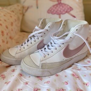 Girls Nike blazer mid 77